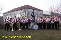 Vor dem Konzert ein Gruppenbild im Freien ...