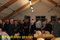 ... als Dank für sein langjähriges Engagement gibt's Standing Ovations im Feuerwehrhaus.