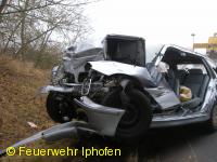 Verkehrsunfall mit eingeklemmter Person