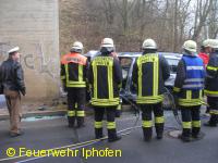 Verkehrsunfall mit eingeklemmter Person