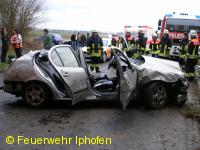 Verkehrsunfall mit eingeklemmter Person