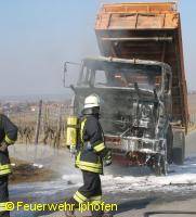 LKW-Brand in den Weinbergen