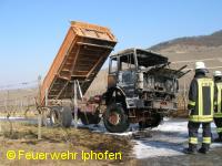 LKW-Brand in den Weinbergen