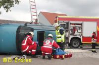 Eintreffen der Sanitäter und medizinische Erstversorgung (z. B. Infusion legen usw.)