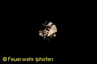 Der Mond am 2.7.2015 durch einen Baum gesehen